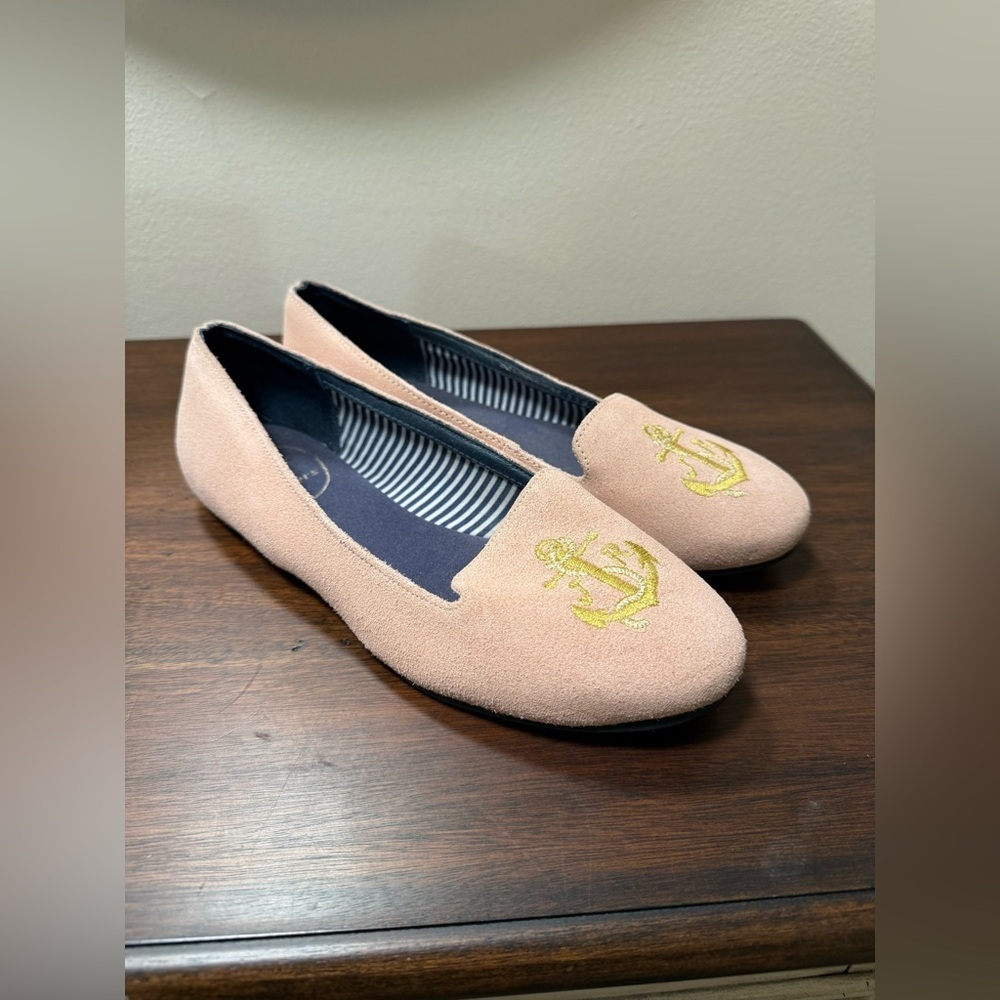 Jack Rogers Pink Suede Loafers Gold Anchor Embellishment Quiet Luxury Size 7